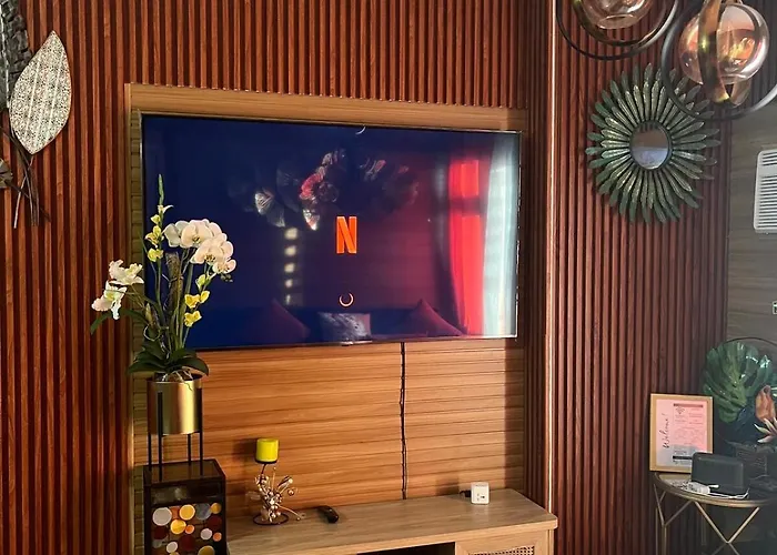 Modern 1br In Pasay With Balcony View Free Swimming Pool Near Naia Airport, Picc, Ccp, Moa Apartment Manila